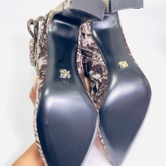 Badgley Mischka Adrian Brown Velvet Block Heel Booties Size 7.5 - Picture 6 of 8